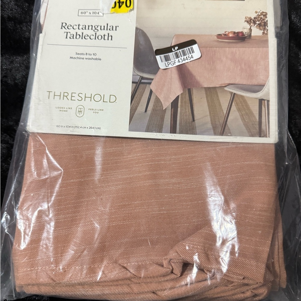 Threshold Rectangular Tablecloth 60x104 Seats 8 to 10